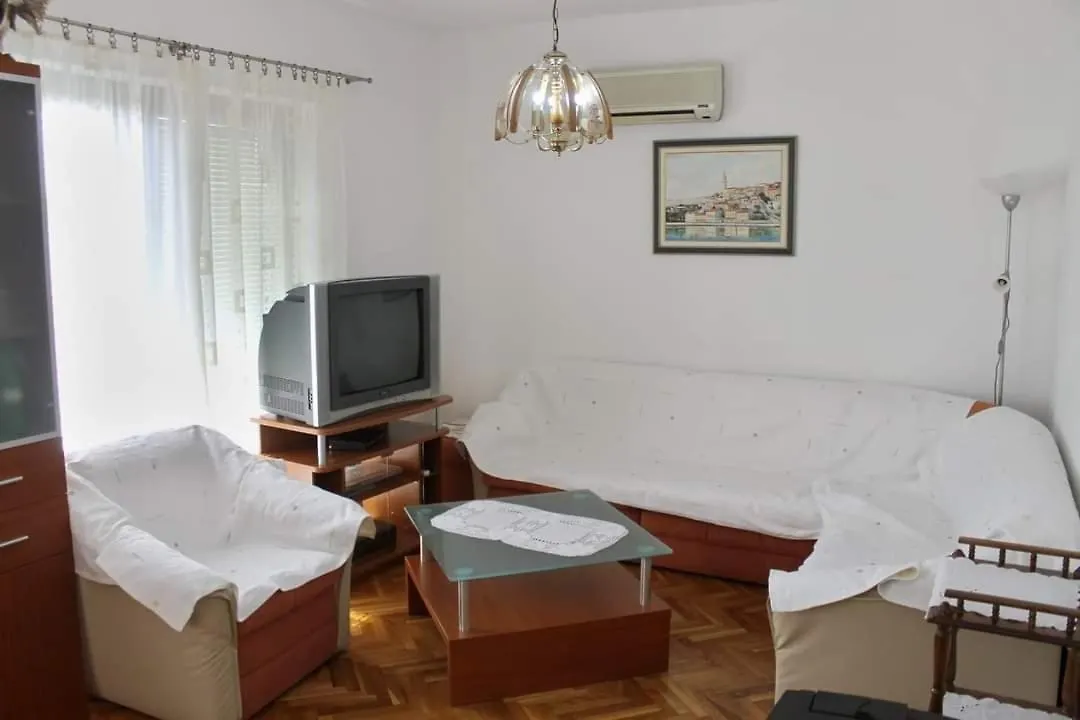 Apartments With A Parking Space Novi Vinodolski - 22393