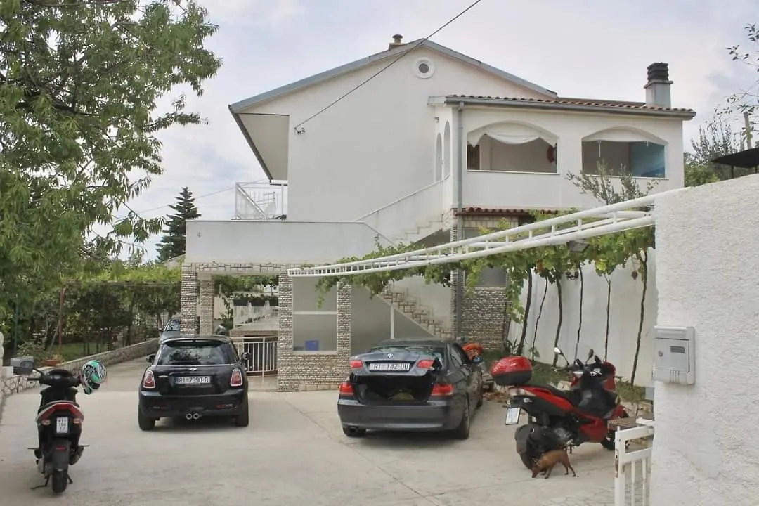 Apartments With A Parking Space Novi Vinodolski - 22393 0*,