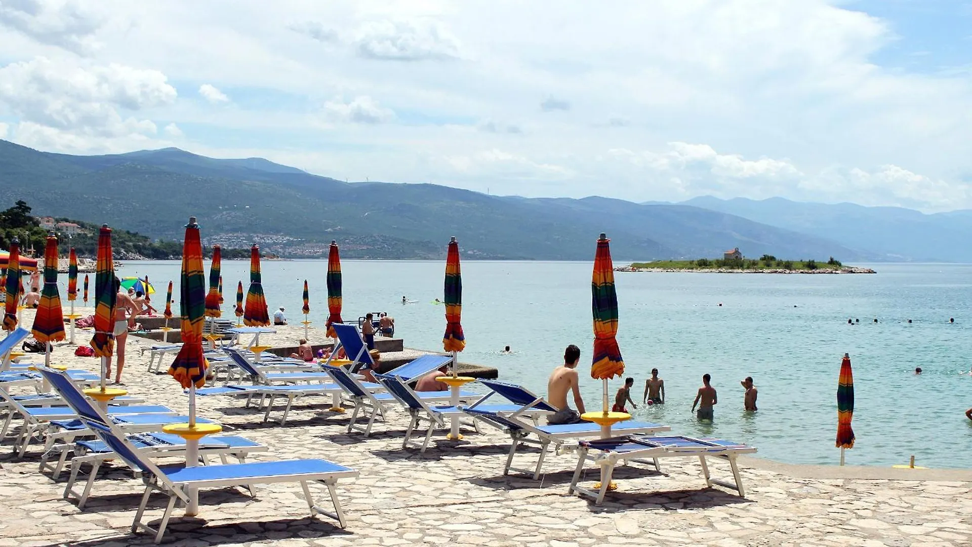 Apartments With A Parking Space Novi Vinodolski - 22393 Croatia
